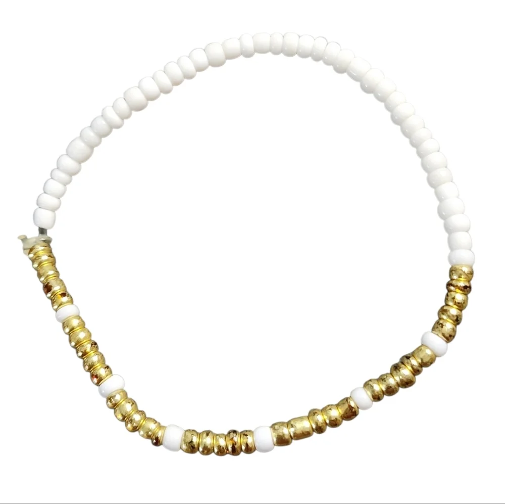 💥4 for $20💥Goldtone White Beaded Stretch Bracelet